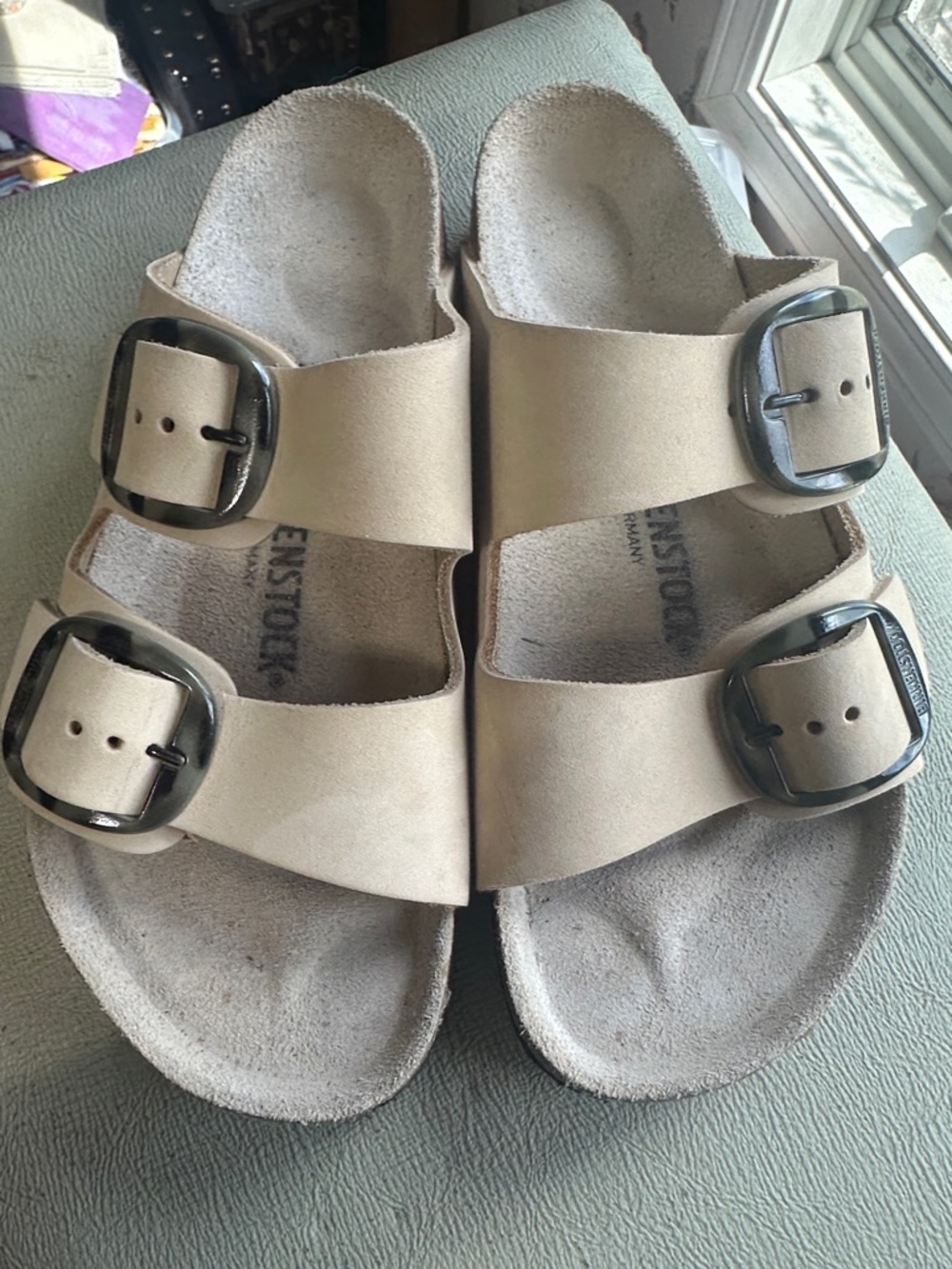 Birkenstock cream color. Size 39. Very pretty buckles. Green with black.